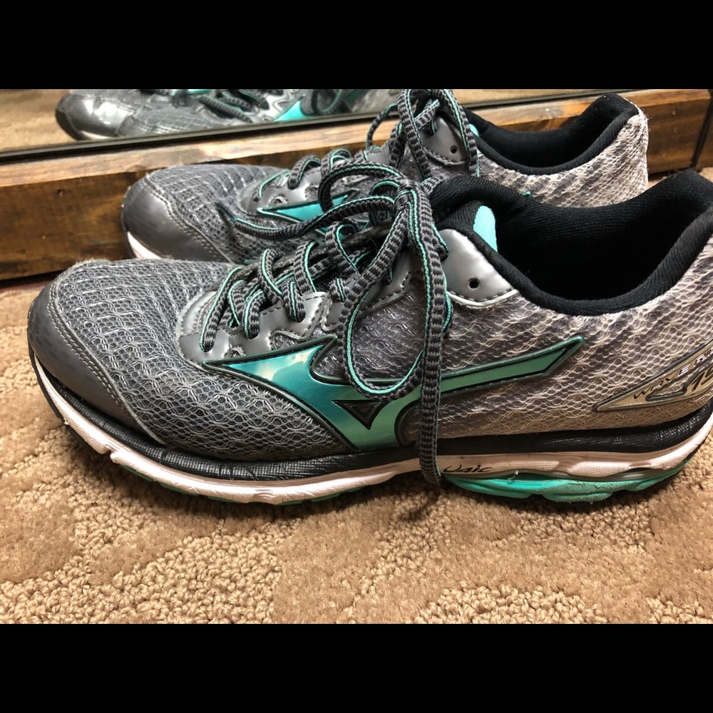 Mizuno running shoes Size 7